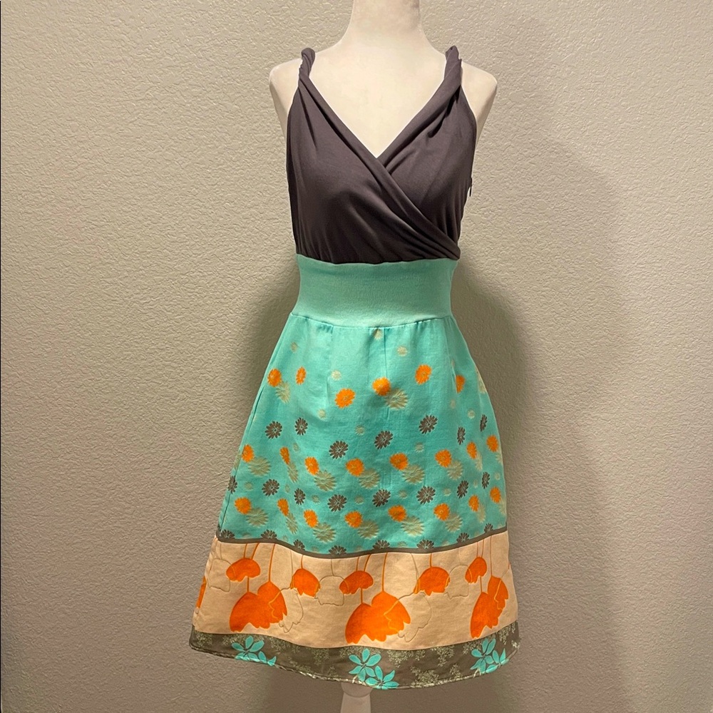 Eva Franco Floral Print Dress 
Taupe top
Orange Poppies Floral Print 
Size 8